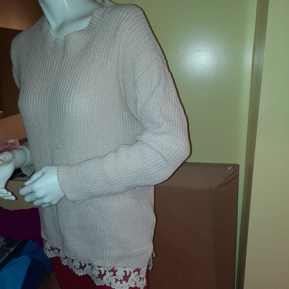 🧞♀️🧞♂️🧞 3/$30 Forever 21 with Lace Detail - Picture 3 of 5